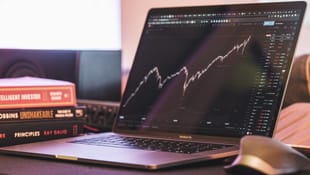 How to Invest During Market Volatility 📉📈 cover